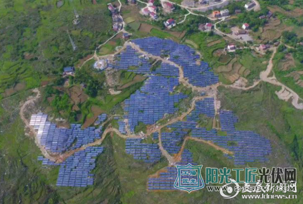 俯瞰建设中的光伏发电项目