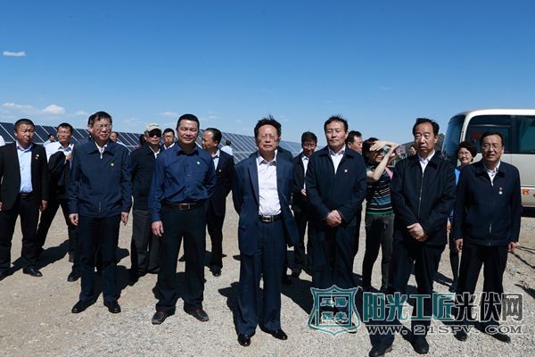 全国人大常委会副委员长赴甘肃酒泉调研光伏产业发展问题