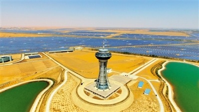 腾格里:光伏产业造就“斑斓”沙漠