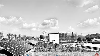 东岗镇光伏图书馆和外部的太阳光板