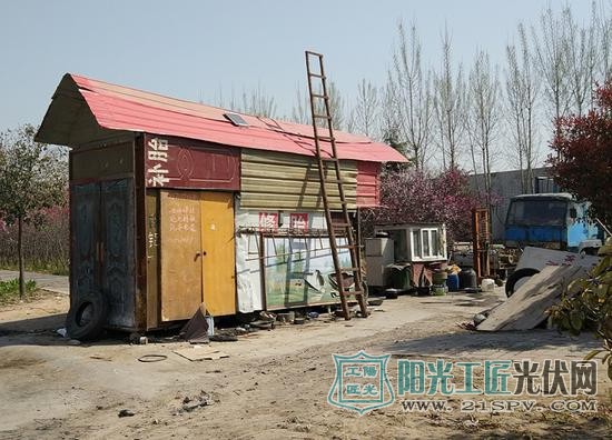 【最强大脑】郑州男子自制两层房车 用太阳能发电