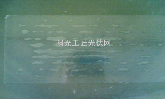 气体在溶化后的EVA中的存在形态