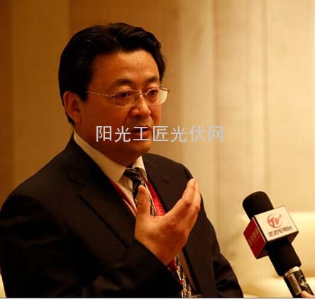 顺风国际清洁能源有限公司执行董事、顺风光电投资(中国)有限公司总裁雷霆在接受记者采访