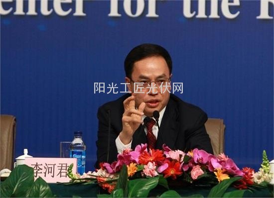 李河君:中国首富的太阳能光伏产业链