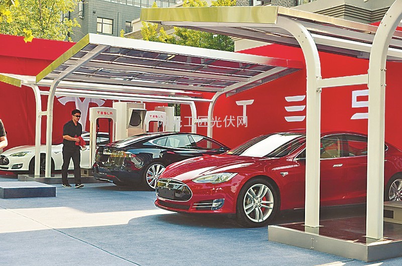 图:太阳能光伏充电站。 资料图片
