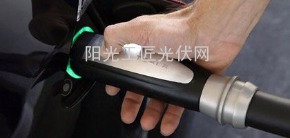 特斯拉光伏超级充电站被误读,陷入了“理想很丰满,现实很骨感”的窘境。