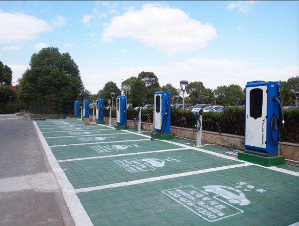 一天充满400台电动车，全球最大光伏公共充电站长什么样？