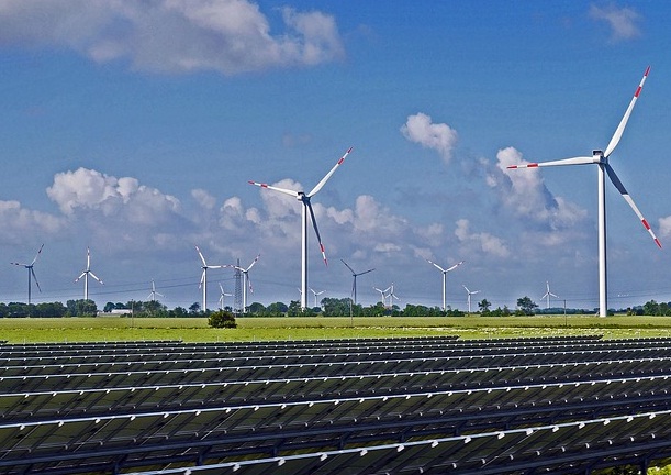 光伏早报:隆基成行业洗牌大赢家 东旭蓝天剥离地产业务 光伏早报:隆基成行业洗牌大赢家 东旭蓝天剥离地产业务