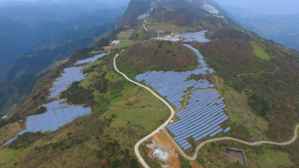 瑞元“行走的双玻”行至重庆黔江 瑞元“行走的双玻”行至重庆黔江