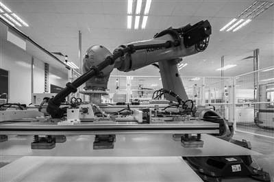 从造光伏到用光伏 扬中打造“绿色能源岛” 从造光伏到用光伏 扬中打造“绿色能源岛”