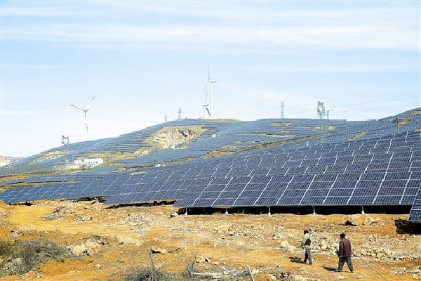 三门峡市“种下”光伏板 荒山变“金山” 三门峡市“种下”光伏板 荒山变“金山”