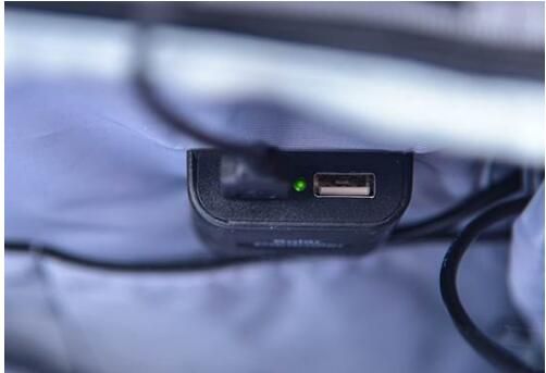 汉能太阳能发电背包测评:商旅人士紧急状况必备 汉能太阳能发电背包测评:商旅人士紧急状况必备