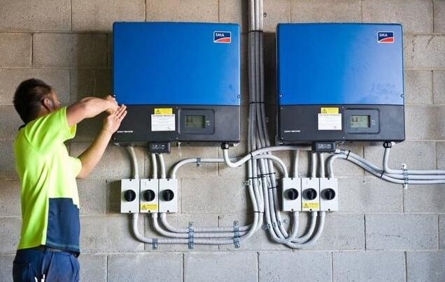 安装电源逆变器