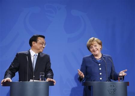 李克强与默克尔在新闻发布会上