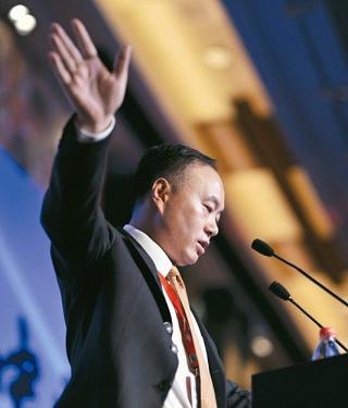 最突然的离场:“太阳王”施正荣