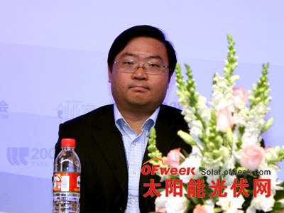 四面楚歌的彭小峰