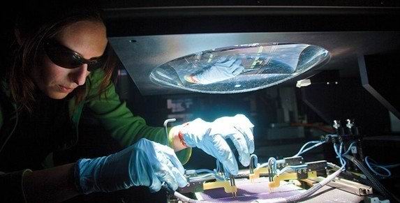 全球光伏厂商试比高 太阳能电池转换效率大PK