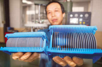 区熔单晶硅炉九江试产成功