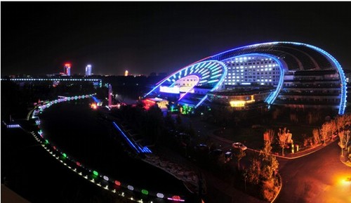 世界上最大的太阳能办公大楼--日月坛•微排大厦夜景