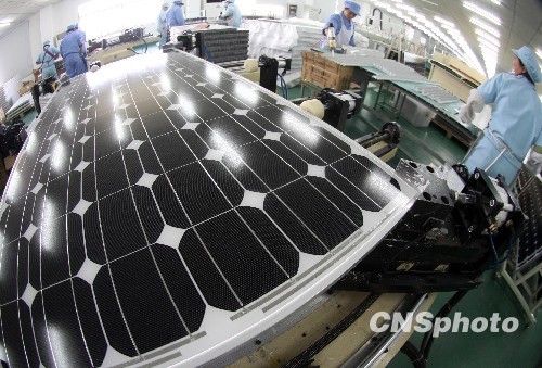 资料图:多晶硅价格上半年降幅超两成,各光伏企业毛利率急速下滑。