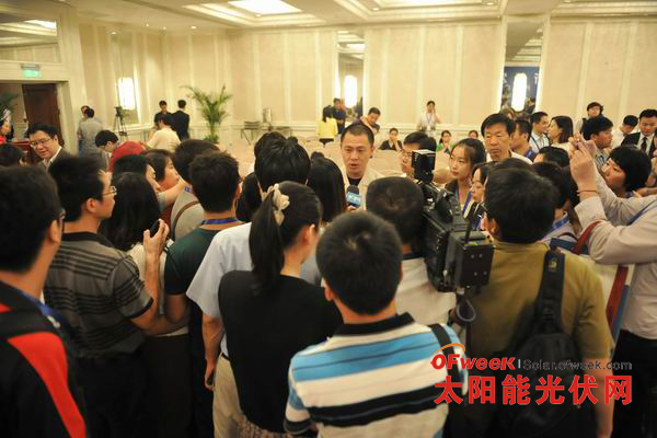 英利绿色能源控股有限公司首席战略官王亦逾接收媒体采访