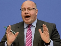 德国环境部长Peter Altmaier近日向政府表示,支持德国太阳能企业在欧盟针对中国光伏生产商提起反倾销诉讼