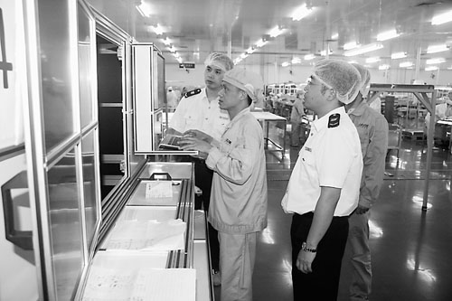 江西检验检疫局工作人员在企业指导