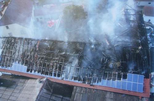 图1光伏屋顶的太阳能组件“自燃”