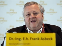 首席执行官Frank Asbeck指责德国政府想要毁掉德国太阳能行业