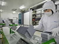 Asbeck表示,中国生产商正在“将其他各国挤出市场,形成技术垄断。中国政府知道使用太阳能比使用地球上的所有石油和天然气都要划算。”