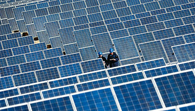 黄河水电公司格尔木200兆瓦光伏发电项目基地