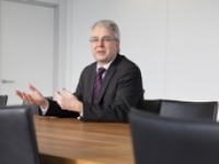 前任首席运营官(COO)Volker Renz